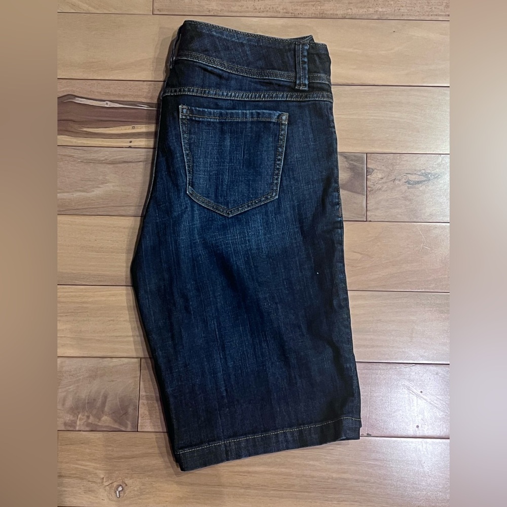 Cabi 🎈| Women's Denim Bermuda Jeans Shorts | Dark Wash - Picture 3 of 7
